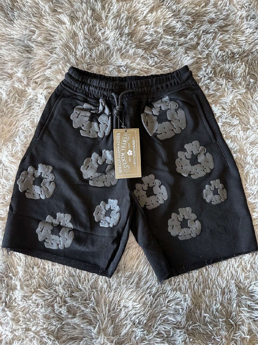 Pantalón corto DENIM TEARS “Negra y gris”