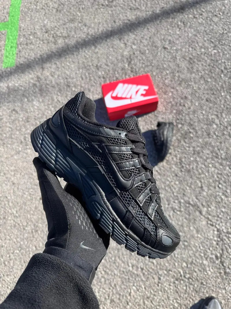 NIKE P-6000 ( NEGRAS )