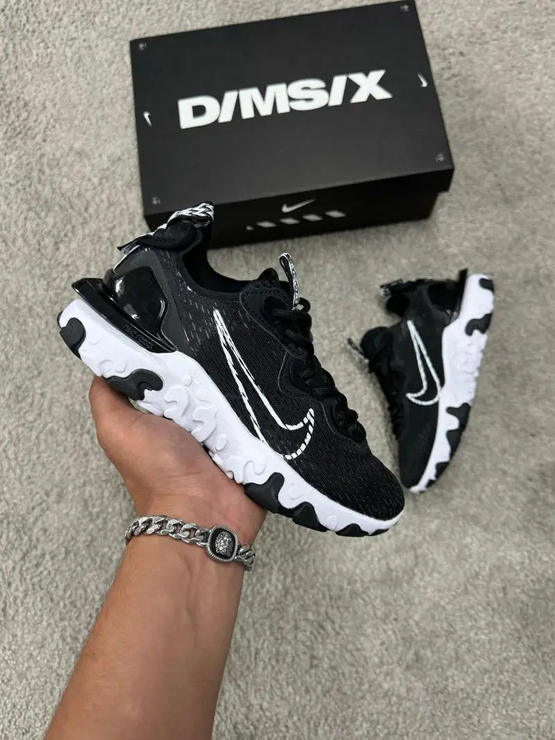 NIKE REACT